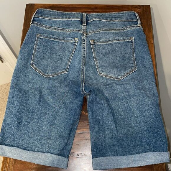 Old Navy Bermuda Short High Rise Jean Shorts Size 2 - Picture 7 of 8